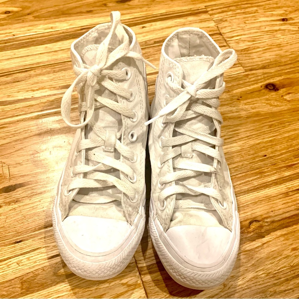 Chuck Taylor high tops ALL WHITE - Picture 2 of 6